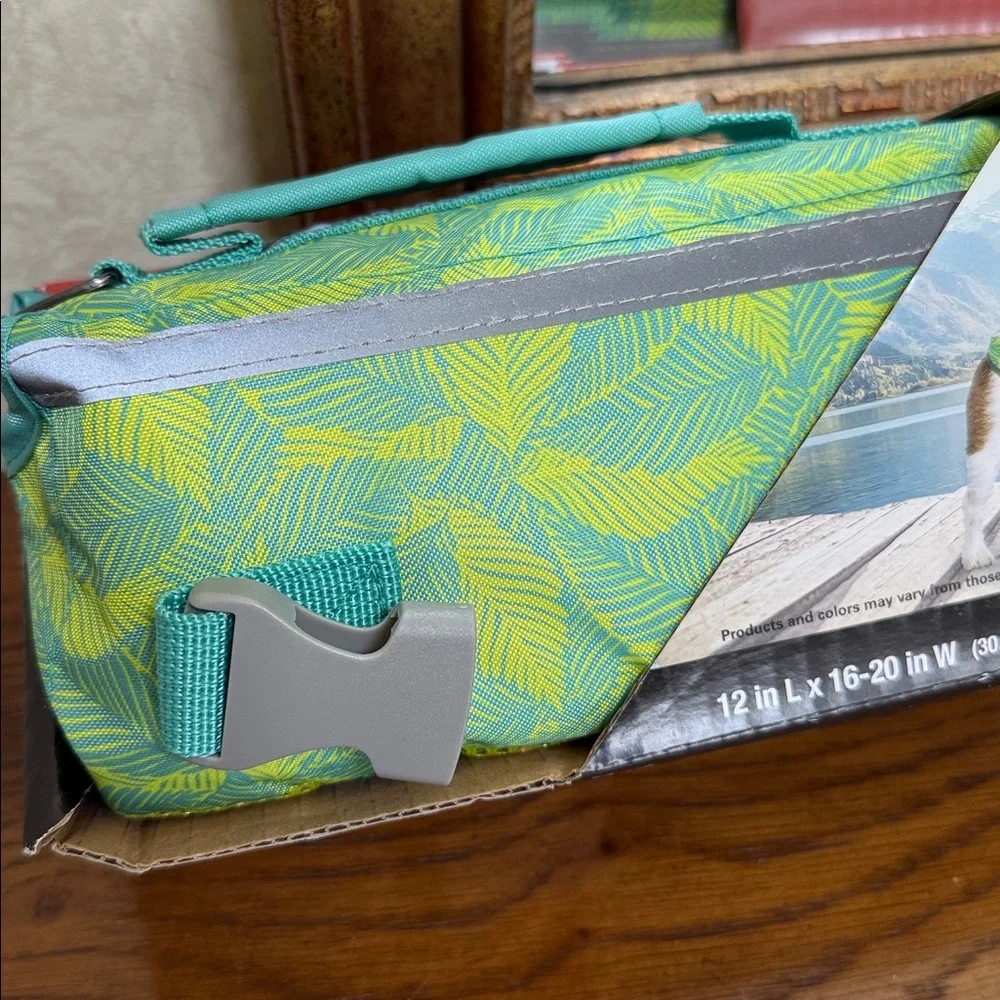 Coleman Pet Flotation Vest in Tropical Green. Size Small.